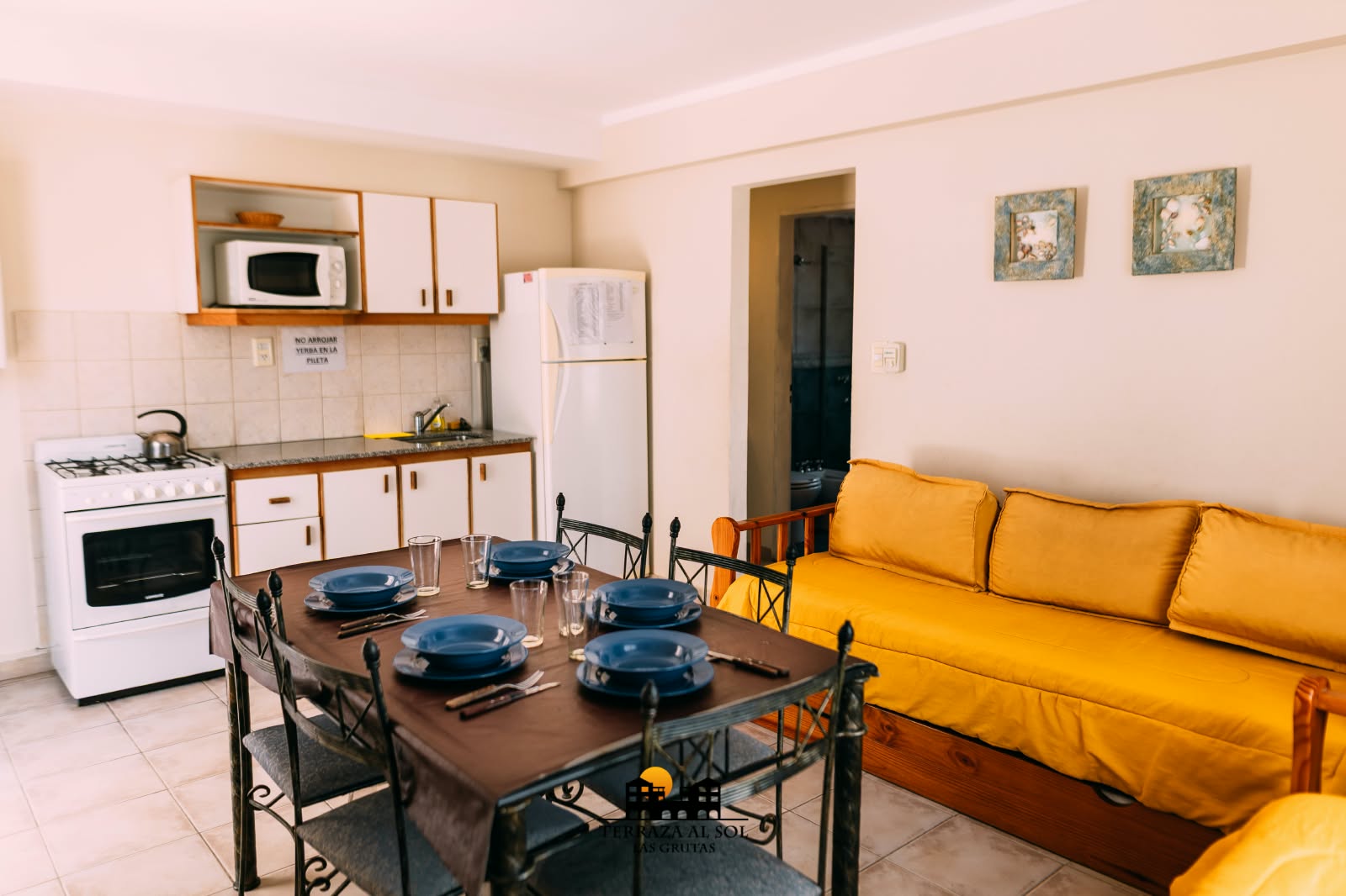 Cocina, comedor y living