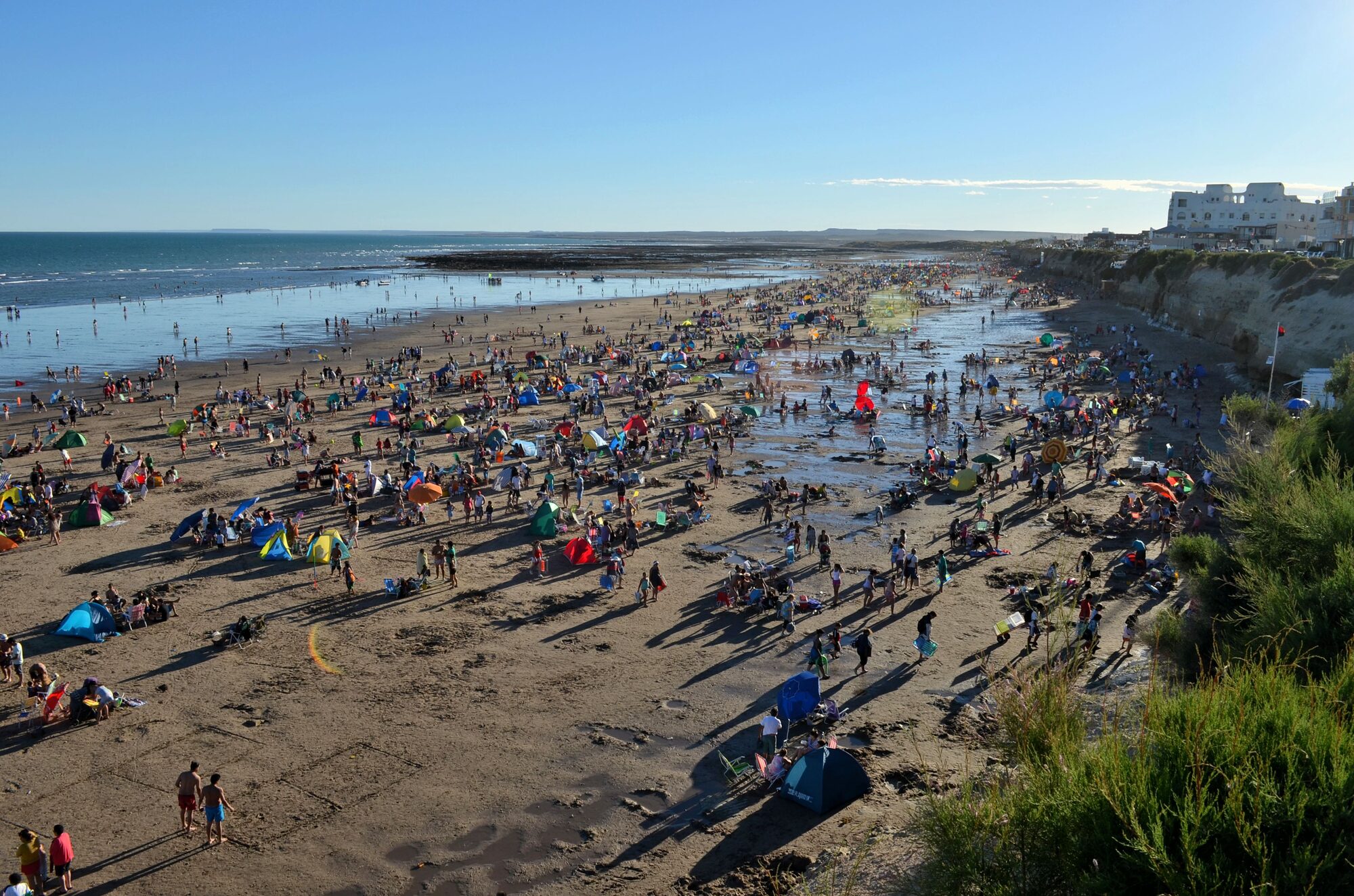 La playa con marea baja